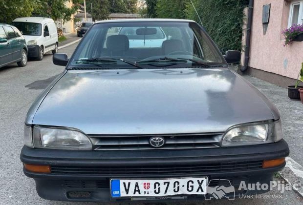 Toyota Corolla SEDAN