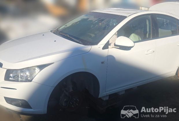 Chevrolet Cruze POLOVNI DELOVI J300 2.0vcdi