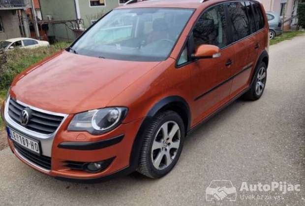 Volkswagen Cross Touran 2.0 TDI Cross																											2009. godište