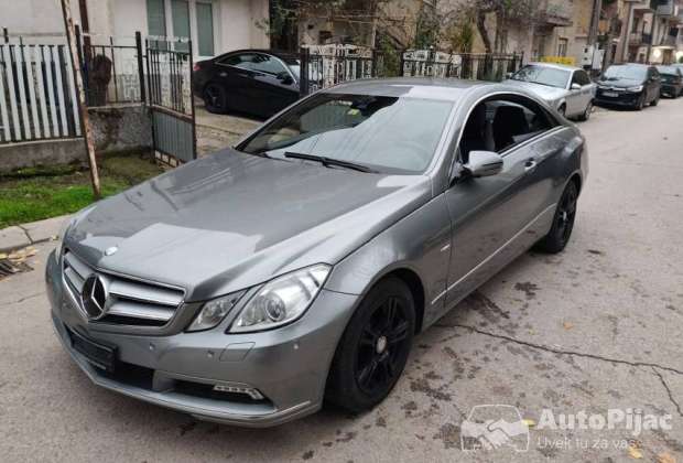 Mercedes Benz E 250 1.8																											2009. godište