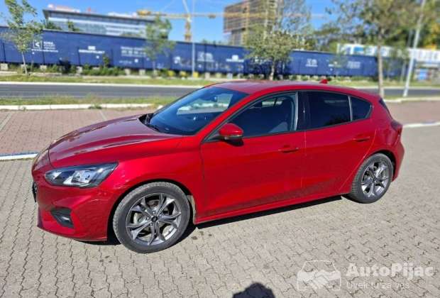 Ford Focus ST line																											2021. godište