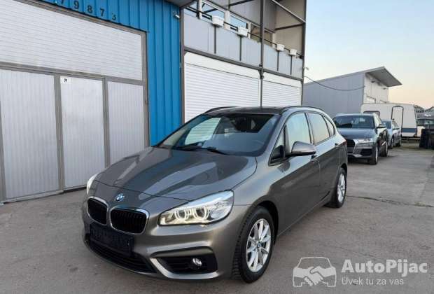 BMW 216 1.5 d active tourer																											2015. godište
