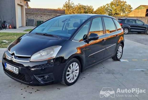 Citroen C4 pikaso 2009god 1.6 dizel registovan godinu dana