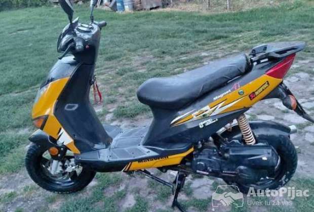 skuter_2011g_4_taktni_reg_32027_1_polovni_automobili_autopijac.rs