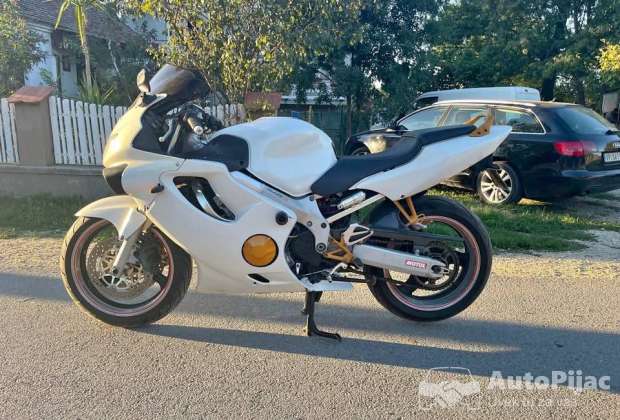 Honda cBR F4