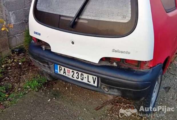 Secento na prodaju ima plin istekla registracija malo je slupan  moze delovi moze ceo