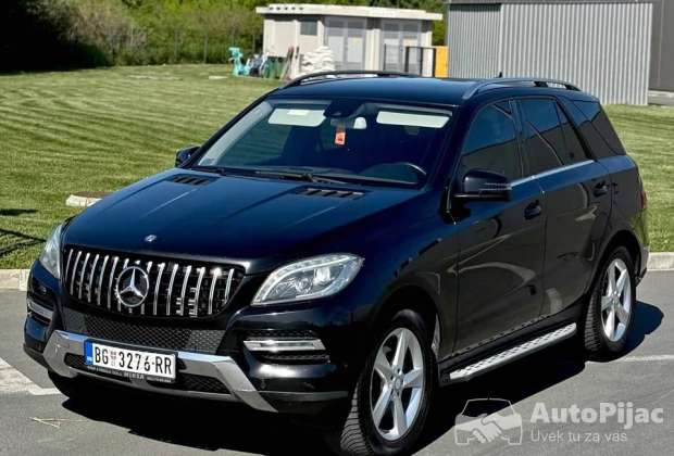 MERCEDES ML350CDI 2013GOD U ODLICNOM STANJU MOGUCA ZAMENA