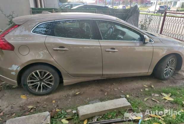 2013 Volvo v40