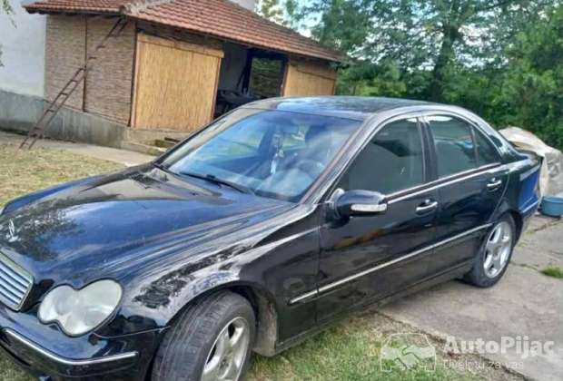 Mercedes C220  2003 godište Reg.do 8 meseca
