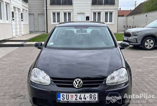 Golf 5 1.9 tdi  2004 god 66 kw registrovan  skoro god dana utegnut u voznji 2800€