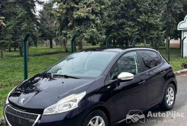 Peugeot 208 1,2 benzin 2015.god