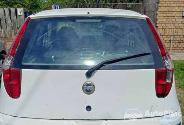 Fiat Punto 1,3 multiyet 2004 godište registrovan do oktobra