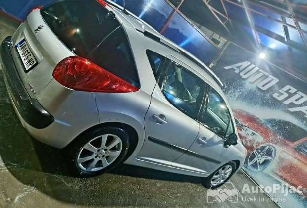 Na prodaju auto!