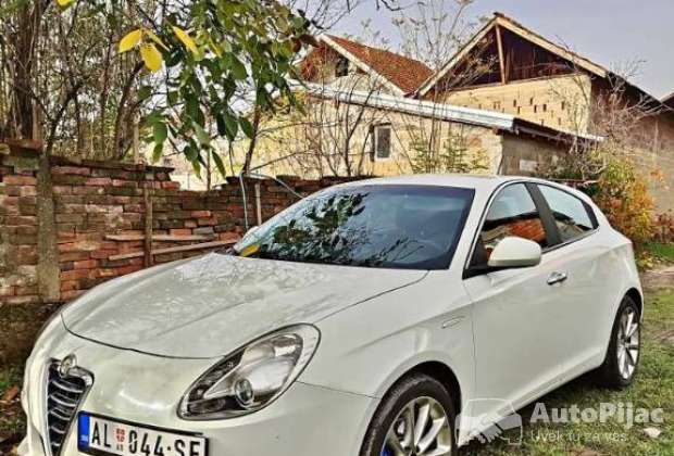 alfa_romeo_giulietta_1_polovni_automobili_autopijac.rs