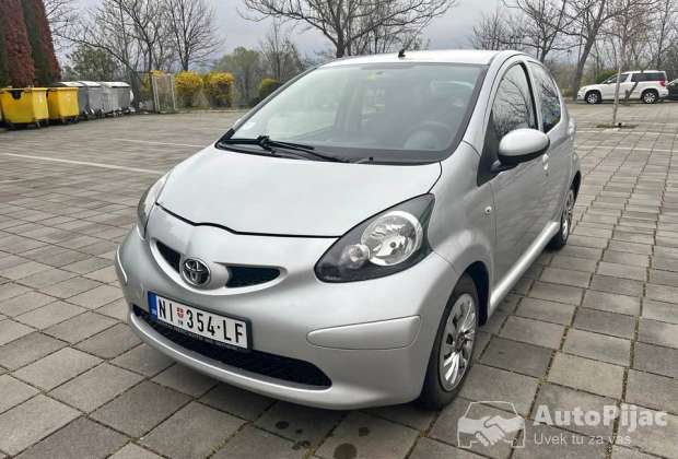 toyota_aygo_10_2006god_1_polovni_automobili_autopijac.rs