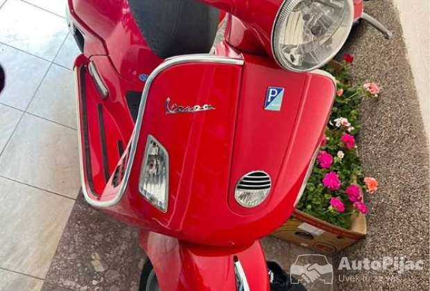 na_prodaju_vespa_250_gts_abs_na_ime_kupca_064_1159_1_polovni_automobili_autopijac.rs