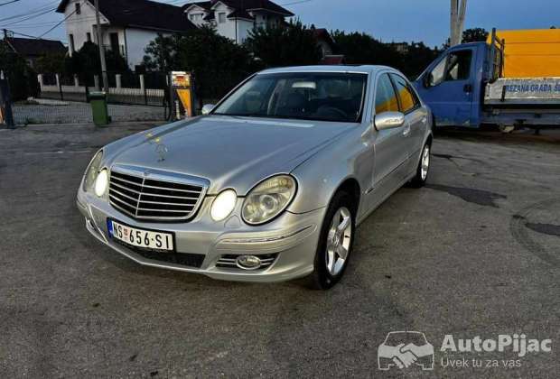 Mercedes E200 2004godina