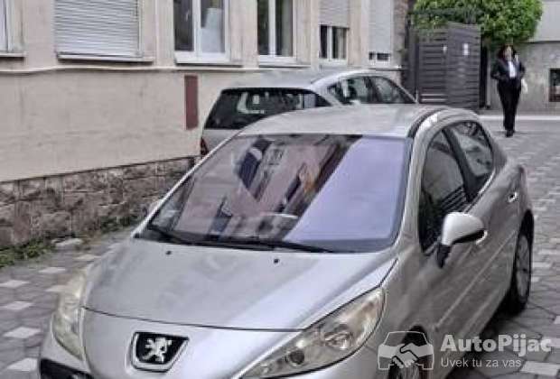 Na prodaju pezo 207 1.6 benzinac u ekstra stanju