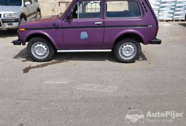 lada_niva_sedi_i_vozi_bez_zamena_1_polovni_automobili_autopijac.rs