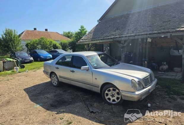 Mecka e220 ok stanje 98g utegnut u voznji moze prepis reg do 11m 2026 ima 70kv