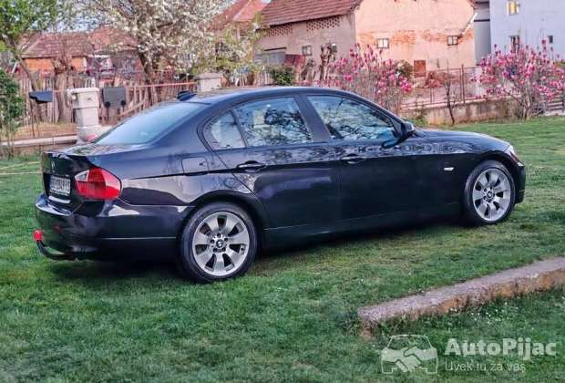 BMW 320 177ks.