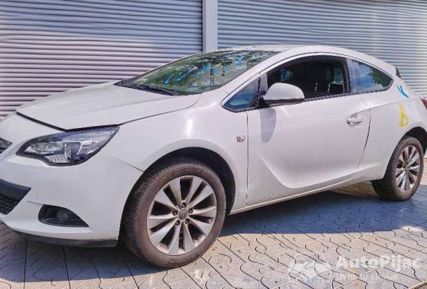 Opel Astra J Gtc POLOVNI DELOVI A17dts