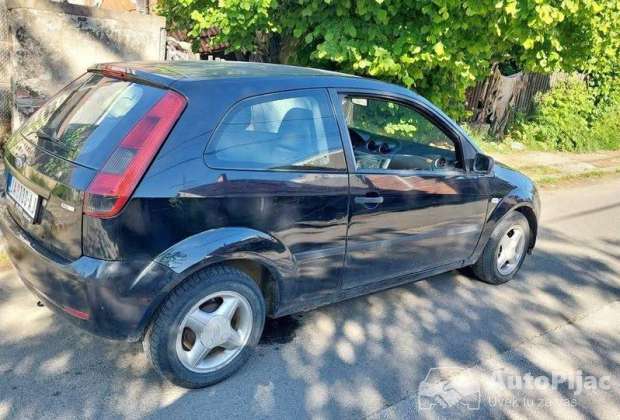Na prodaju ford fiesta 1.6 tdi 2005 god tek reg vlasnik cena 1750 ewra