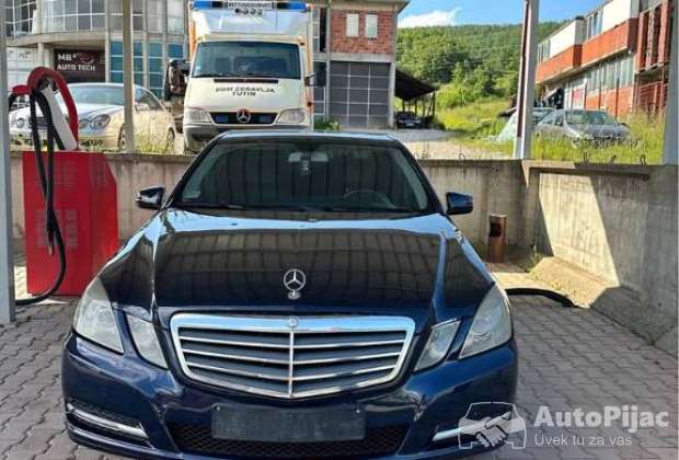 MERCEDES E200 2012GOD