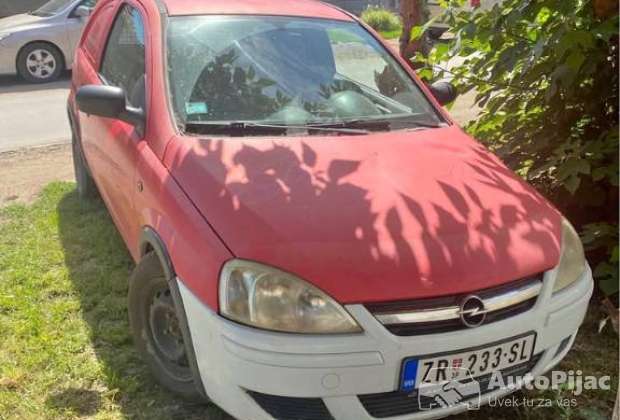 Opel korsa C 2005  1.2 benz