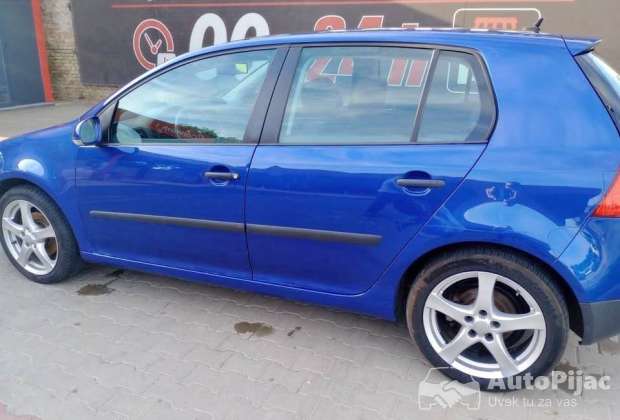 Golf 5 2004g.1.4 fsi 66kw registracija do novembra može zamena tel o61/131-6075 cena 2550e.