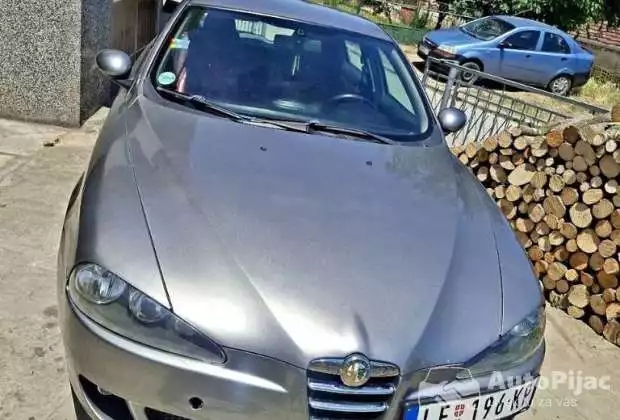 Alfa Romeo 147 1.6 dugo registrovana