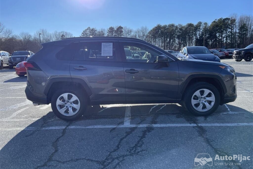 Toyota RAV4 LE FWD 2019 polovni automobili 