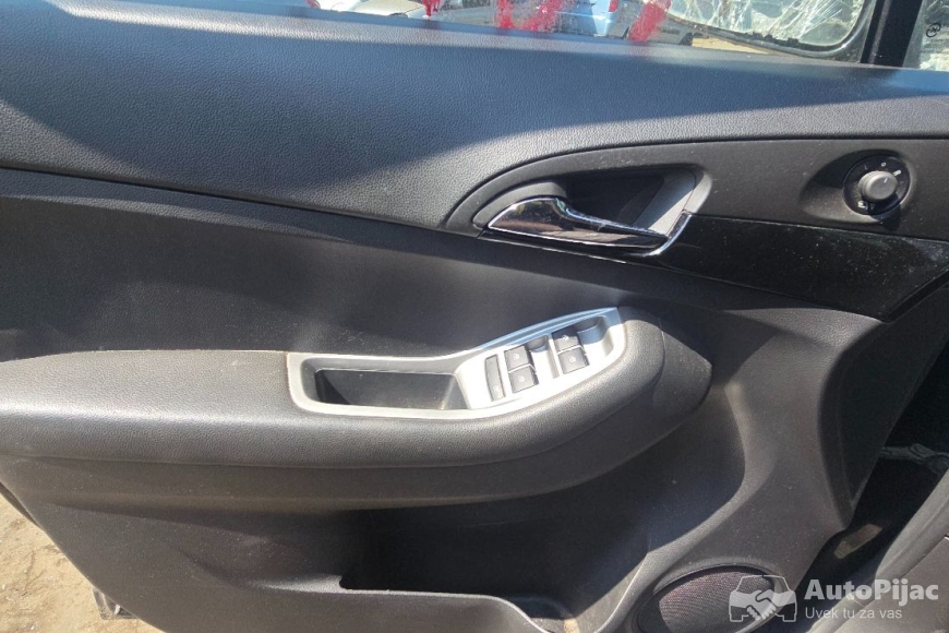 Chevrolet Orlando 1.8 16V benzinski – Polovni delovi 