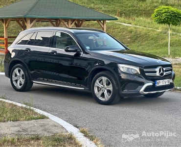 Mercedes Benz GLC 220 4 matic																											2016. godište