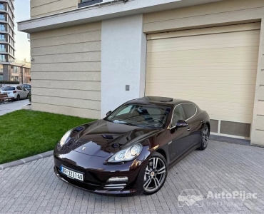 Porsche Panamera 4S Chrono N O V A																											2010. godište