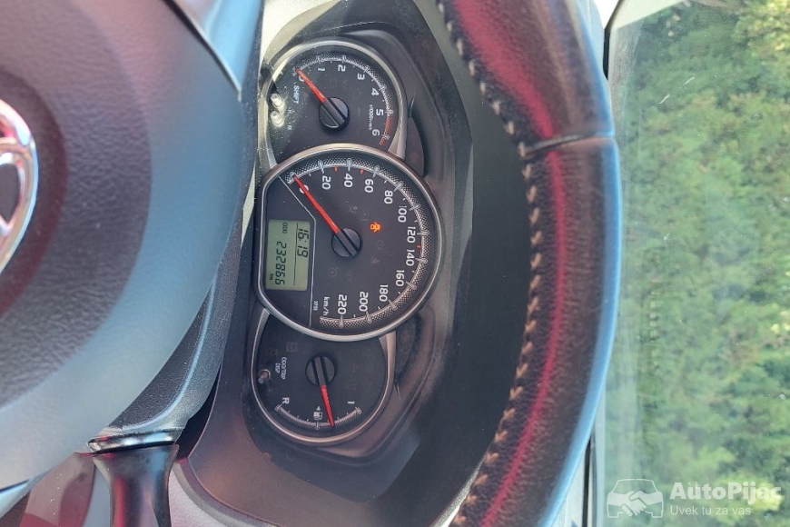 Toyota Yaris 2015 polovni automobili