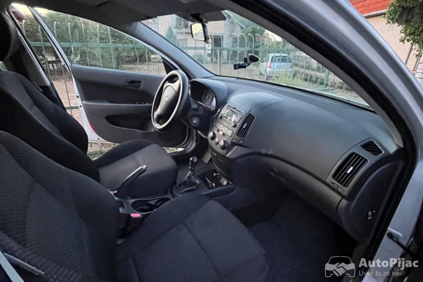 Hyundai i30 Karavan 1.6 CRDi (2010) 8