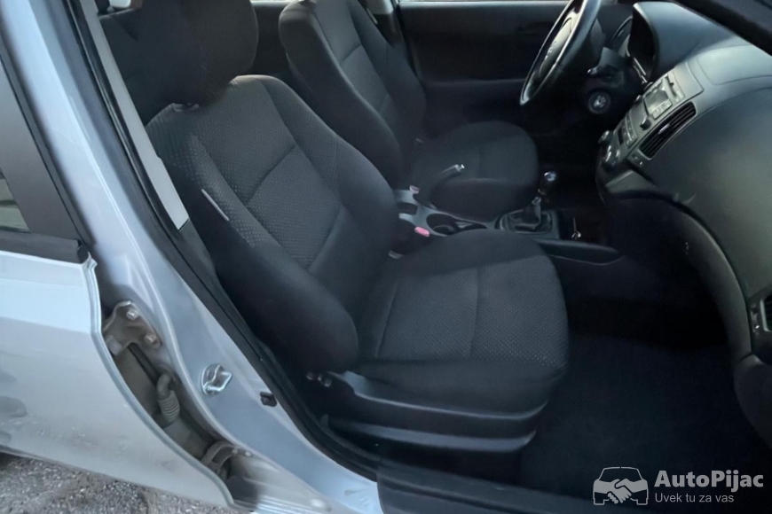 Hyundai i30 Karavan 1.6 CRDi (2010) 4