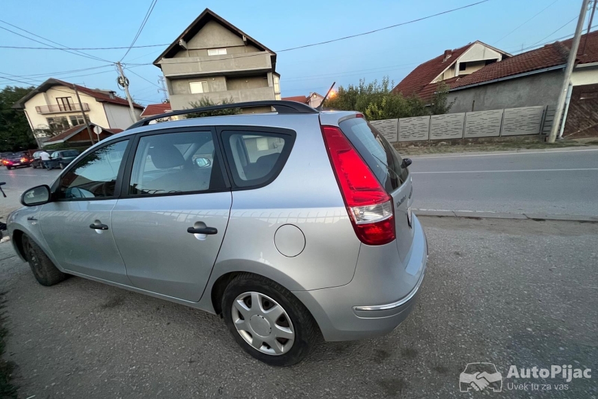 Hyundai i30 Karavan 1.6 CRDi (2010) 2