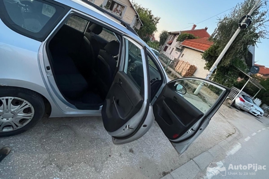 Hyundai i30 Karavan 1.6 CRDi (2010) 6