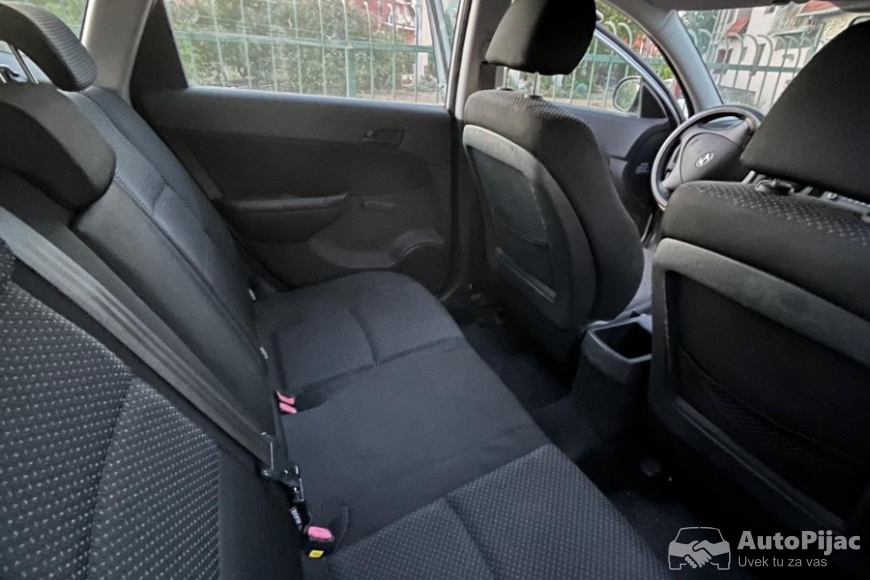 Hyundai i30 Karavan 1.6 CRDi (2010) 7