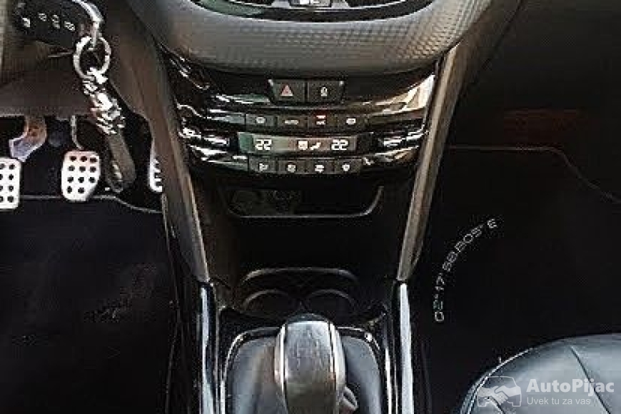 Peugeot 2008 1.2 benzin 2017 Crossway auto oglasi 12