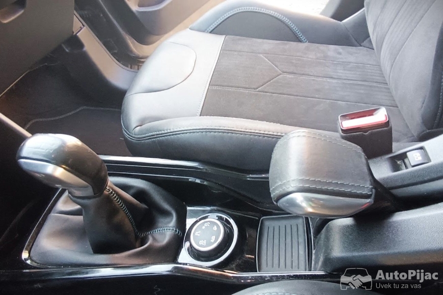 Peugeot 2008 1.2 benzin 2017 Crossway auto oglasi 15