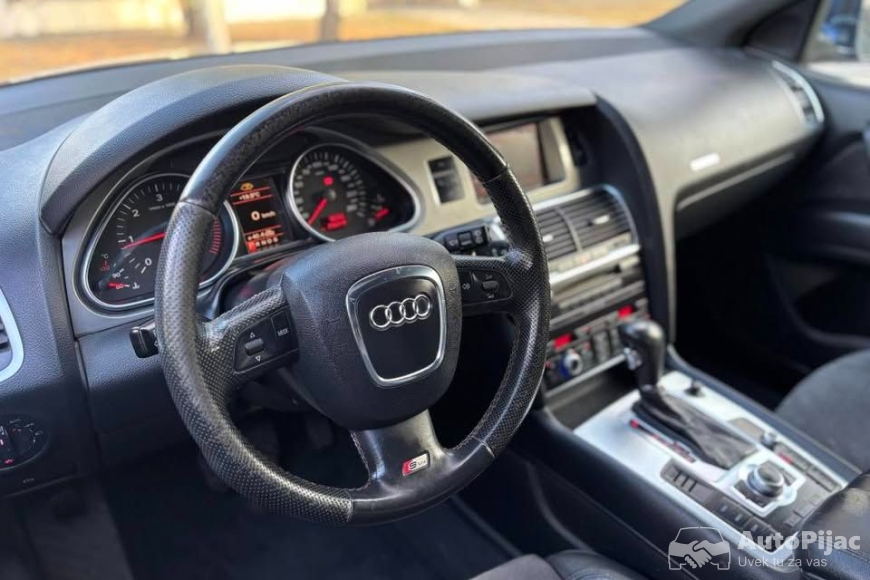 Audi Q7 S-line-MojAuto 1