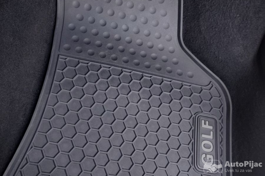 Peachy_20251102_195431734_edit_17472523096458