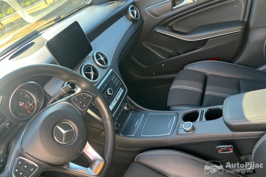 Mercedes Benz CLA 200 Shooting Brake 5 IMG-2025111-WA0033