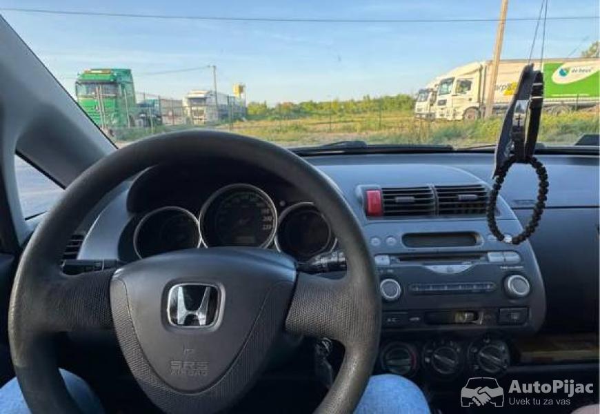 honda_jazz_14_2002_10_polovni_automobili_autopijac.rs