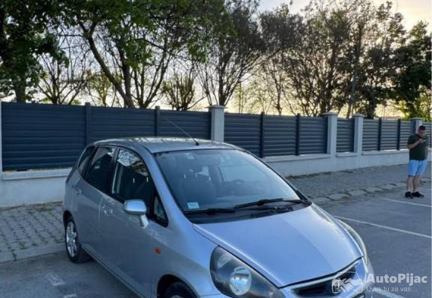honda_jazz_14_2002_3_polovni_automobili_autopijac.rs