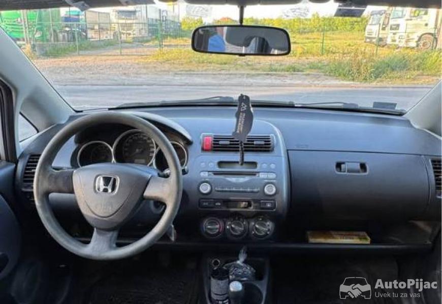 honda_jazz_14_2002_9_polovni_automobili_autopijac.rs