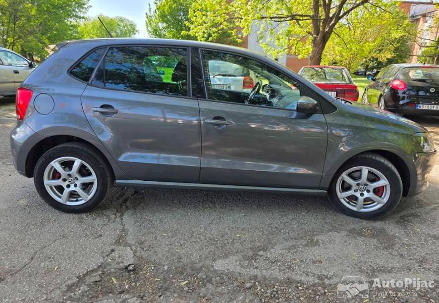 2014_volkswagen_polo_7_polovni_automobili_autopijac.rs